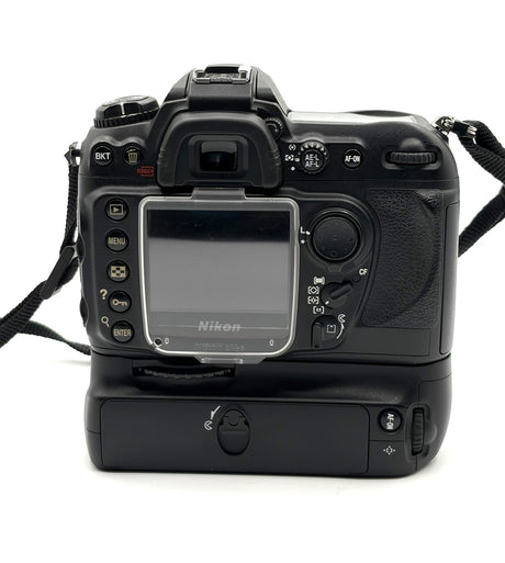 Nikon D200 Camera Body + MB-D200 Battery Grip Kit – Includes 2 Batteries