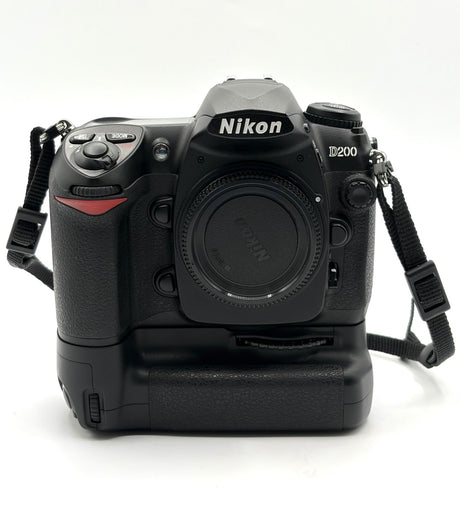 Nikon D200 Camera Body + MB-D200 Battery Grip Kit – Includes 2 Batteries